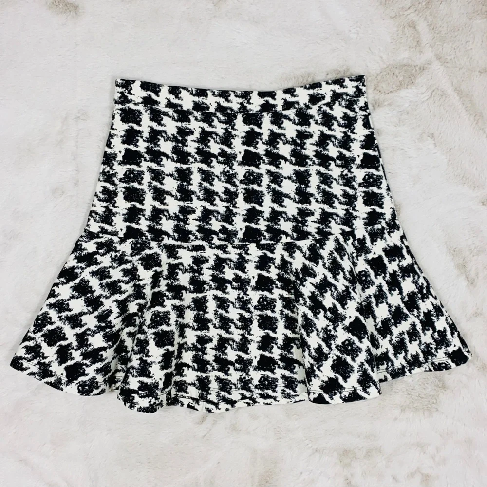 PARKER Mckenna Fit & Flare Mini Skirt sz 2 Waist 26" Black White Houndstooth - Picture 6 of 16
